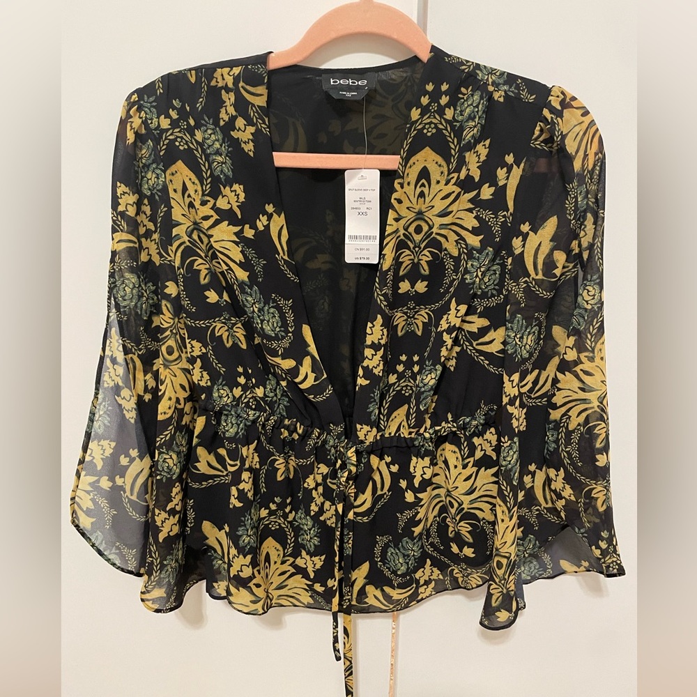 Bebe Split sleeve Deep V top XXS